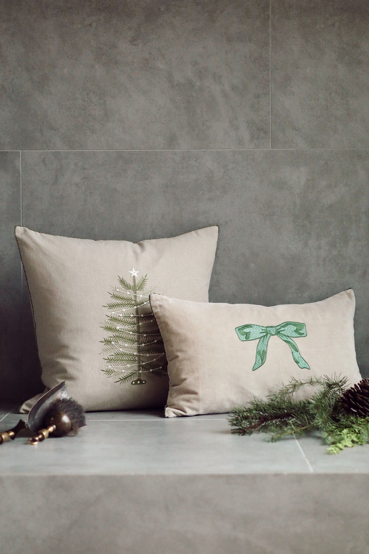 Velvet Bow Pillow - Green 21 x 12