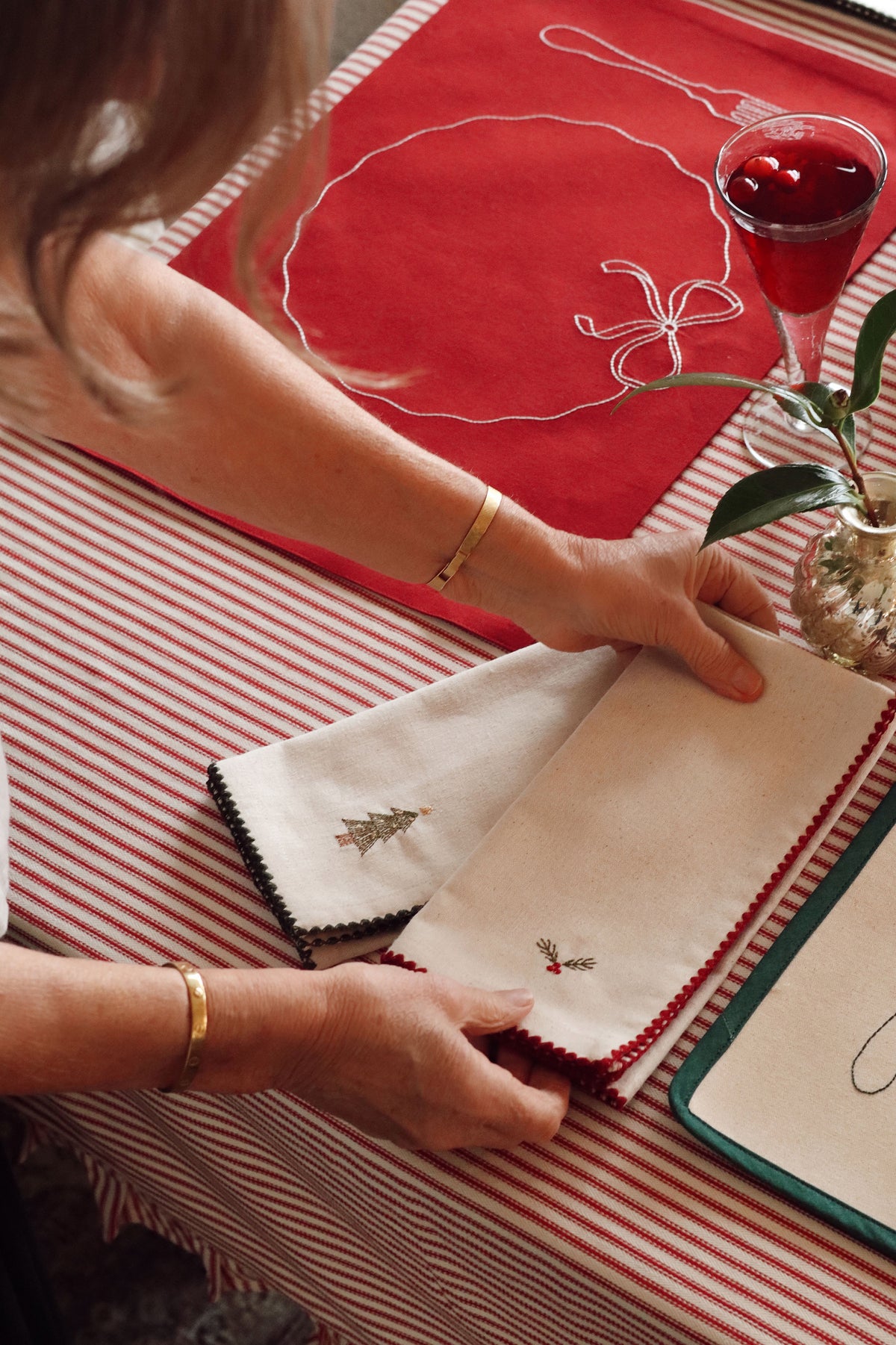 Holly Embroidered Napkins S/4