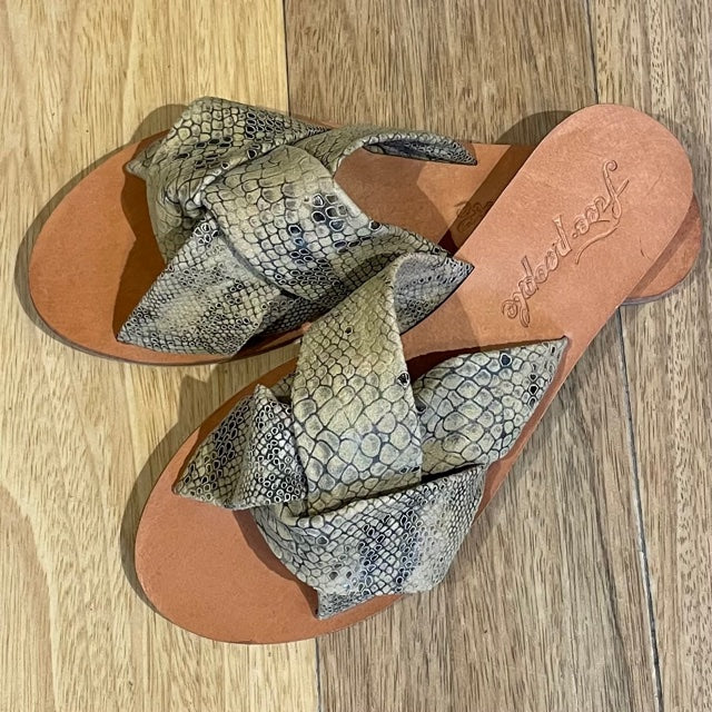 Rio Vista Slide Sandal- Beige Snake