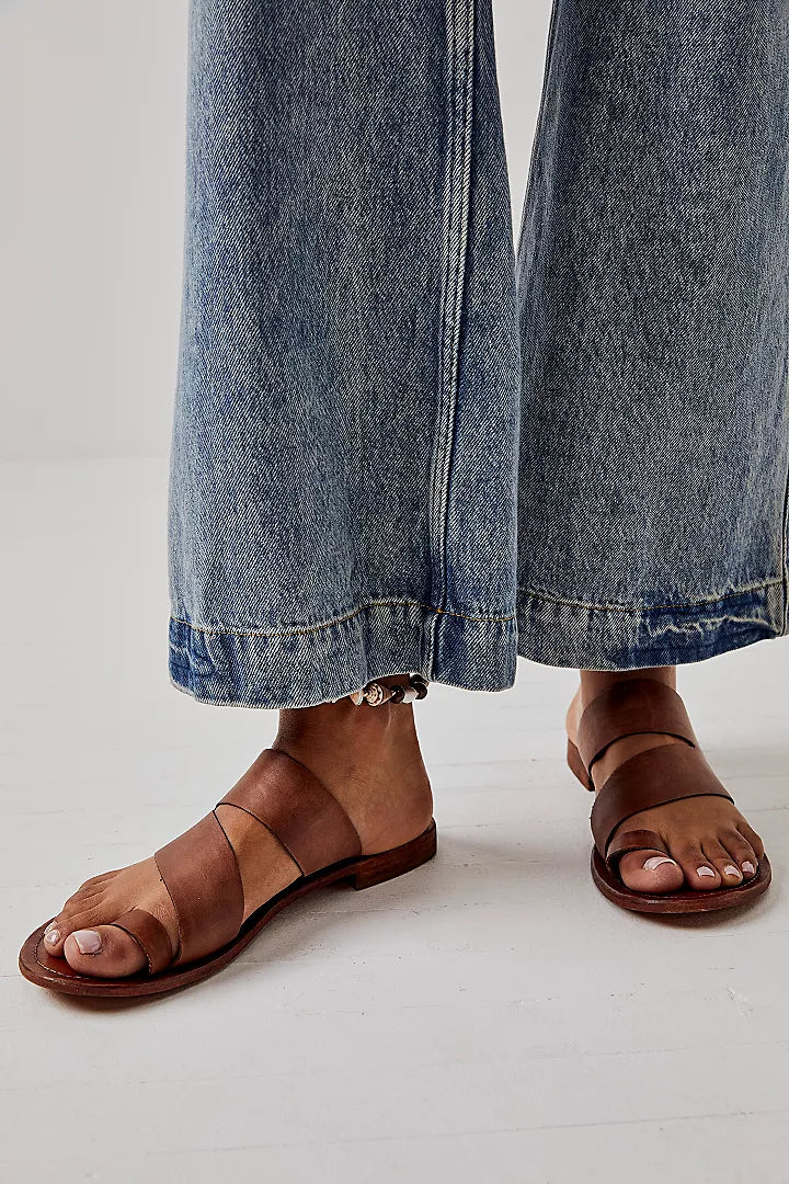 Abilene Toe Loop Sandal - Luggage