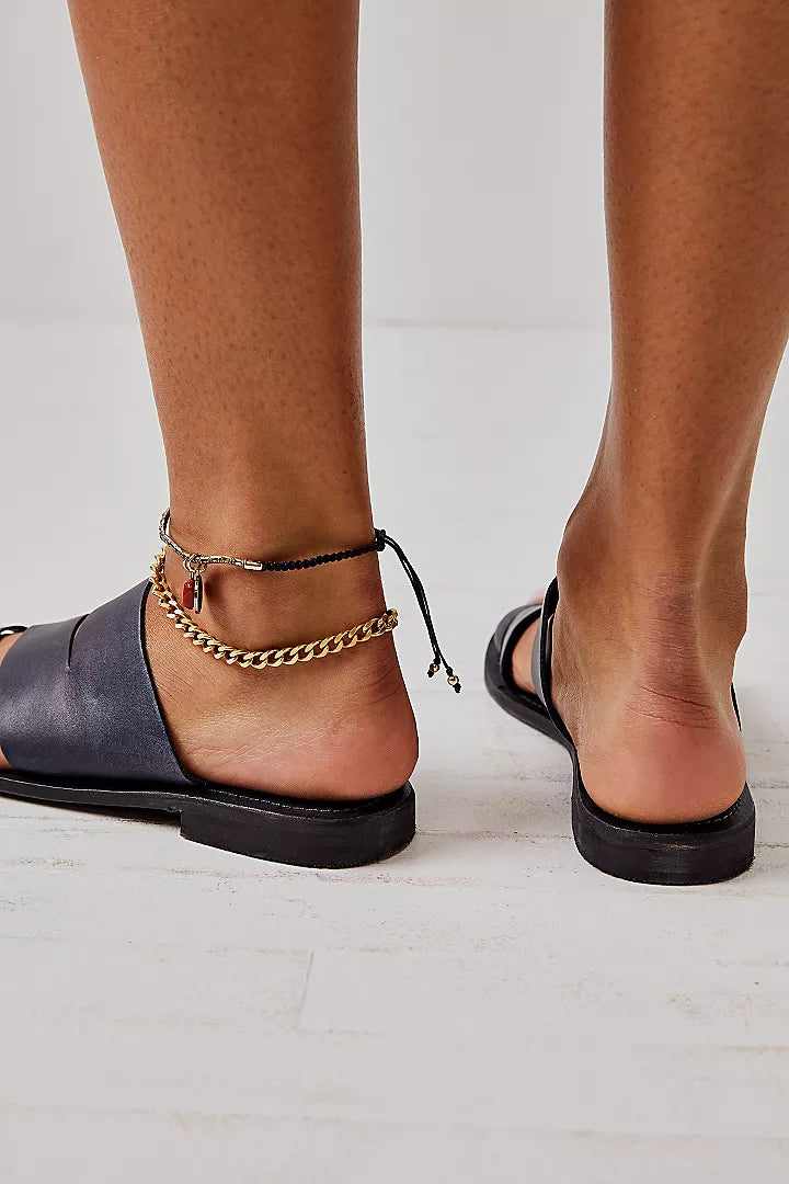 Abilene Toe Loop Sandal - Washed Black